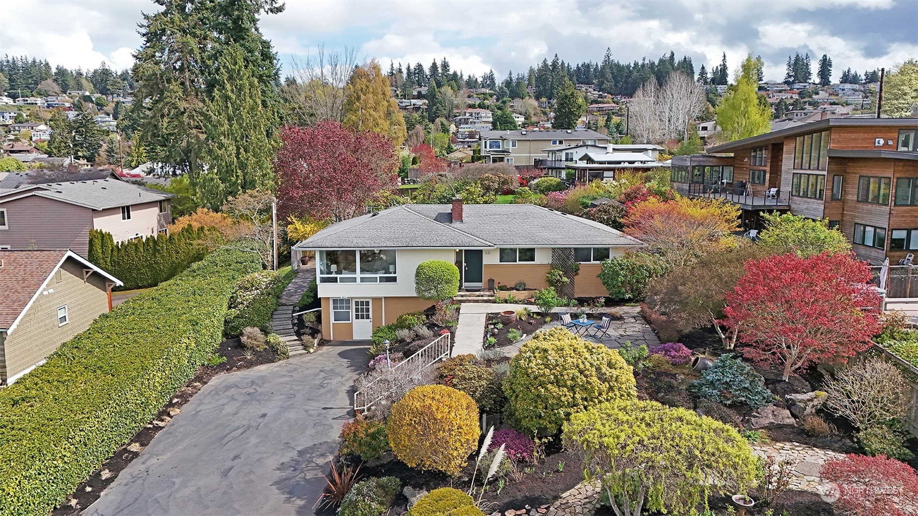 612 9th Avenue North Edmonds, WA 98020 - Photo 29 of 39 a view of a patio with table and chairs under an umbrella