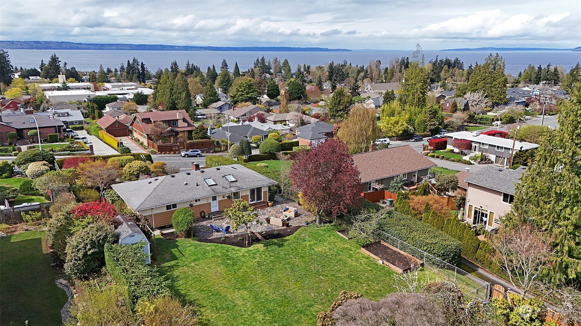 612 9th Avenue North Edmonds, WA 98020 - Photo 32 of 39 a picture of houses with outdoor space