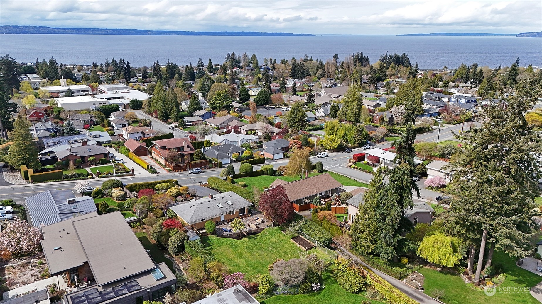 612 9th Avenue North Edmonds, WA 98020 - Photo 33 of 39 an aerial view of multiple house