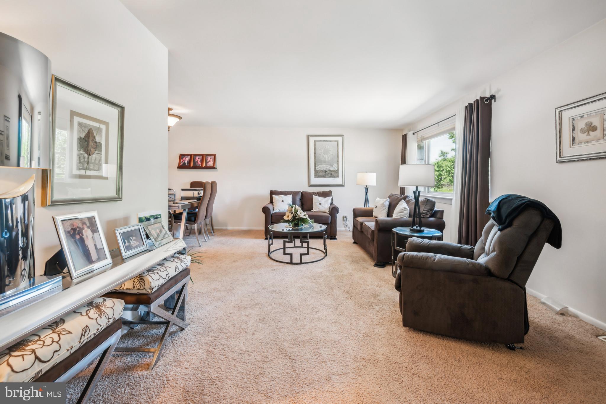 13041 Stevens Road Philadelphia, PA 19116 - Photo 5 of 25 Livingroom