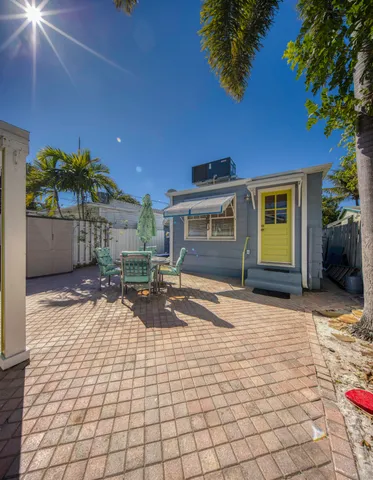 $1,050 | 320 North J Street, Unit 2, Lake Worth Beach, FL 33460