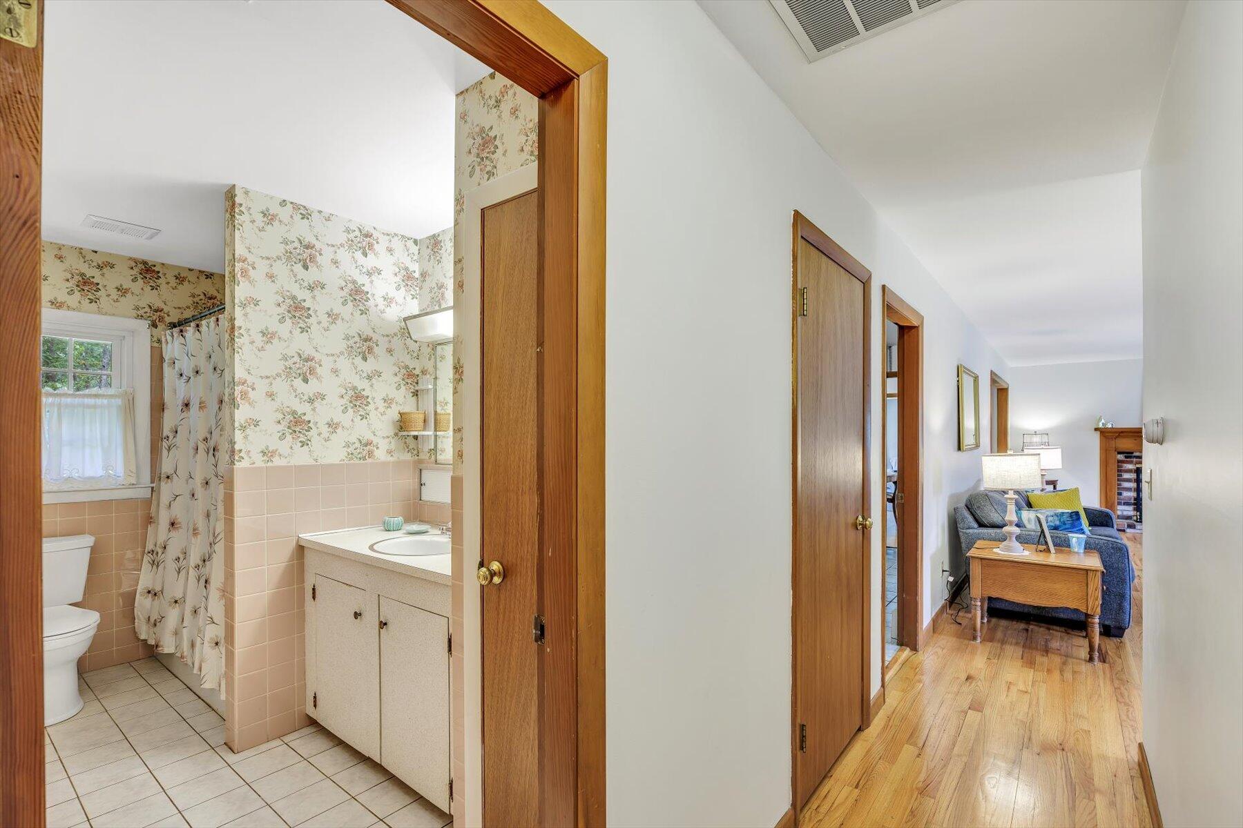 148 Belmont Road West Harwich, MA 02671 - Photo 17 of 52 Hall bath 2