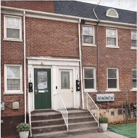 $3,400 | 109-19 202nd Street, Unit 2 | Hollis