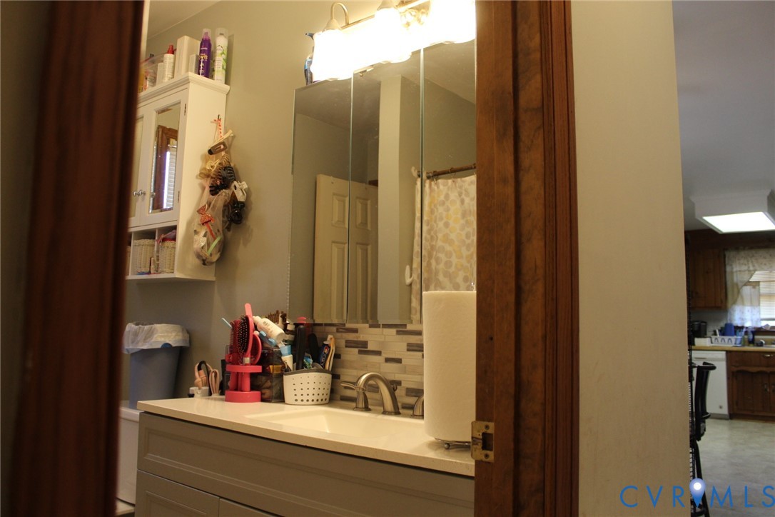 4433 Branchester Parkway Prince George, VA 23875 - Photo 21 of 29 Bathroom featuring a shower with curtain, decorati