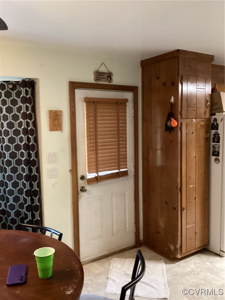 4433 Branchester Parkway Prince George, VA 23875 - Photo 10 of 29 Kitchen table at bay window