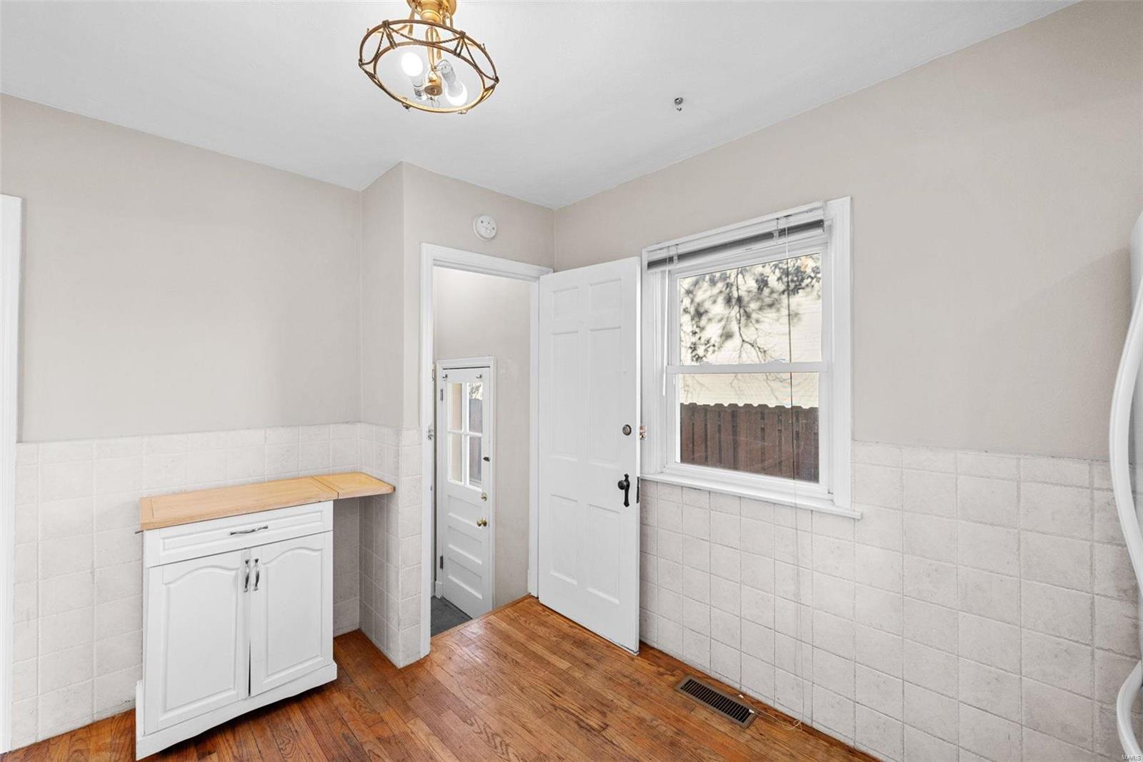 1042 North Geyer Road St. Louis, MO 63122 - Photo 23 of 32 Gallery Image 23