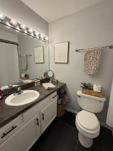 $240,000 | 5811 Oakwood Drive, Unit C, Lisle, IL 60532