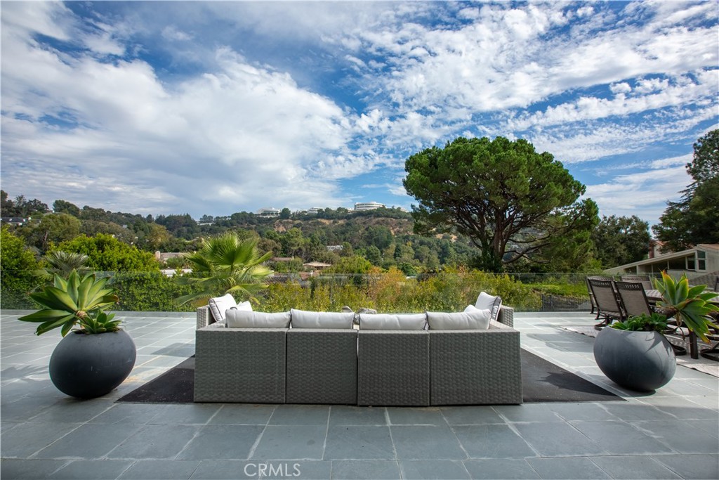 12148 Travis Street Los Angeles, CA 90049 - Photo 17 of 32 a view of a garden from a terrace