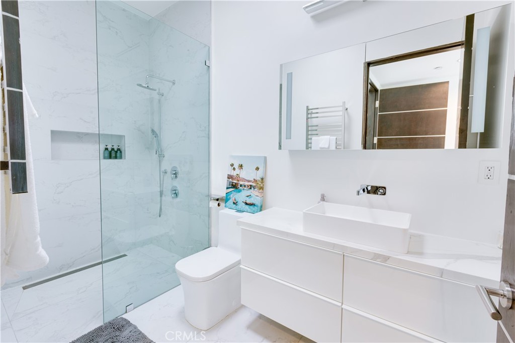 12148 Travis Street Los Angeles, CA 90049 - Photo 24 of 32 a bathroom with a sink a toilet and shower