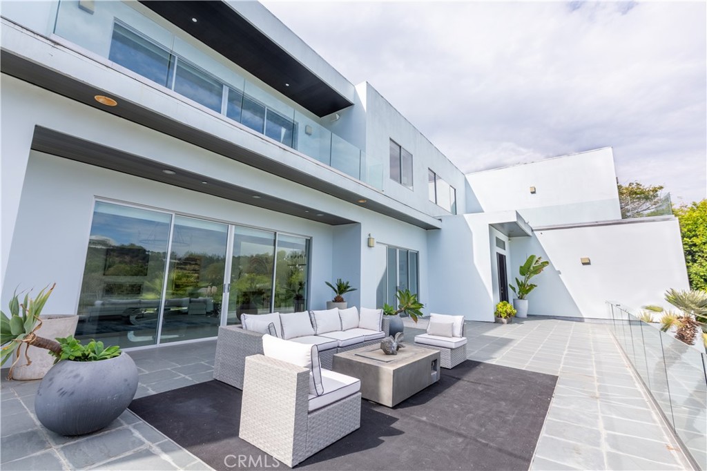 12148 Travis Street Los Angeles, CA 90049 - Photo 7 of 32 a view of the patio with couches and potted plants