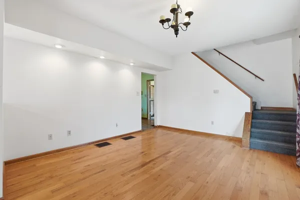 $289,999 | 21 Argyle Avenue, Joliet, IL 60433