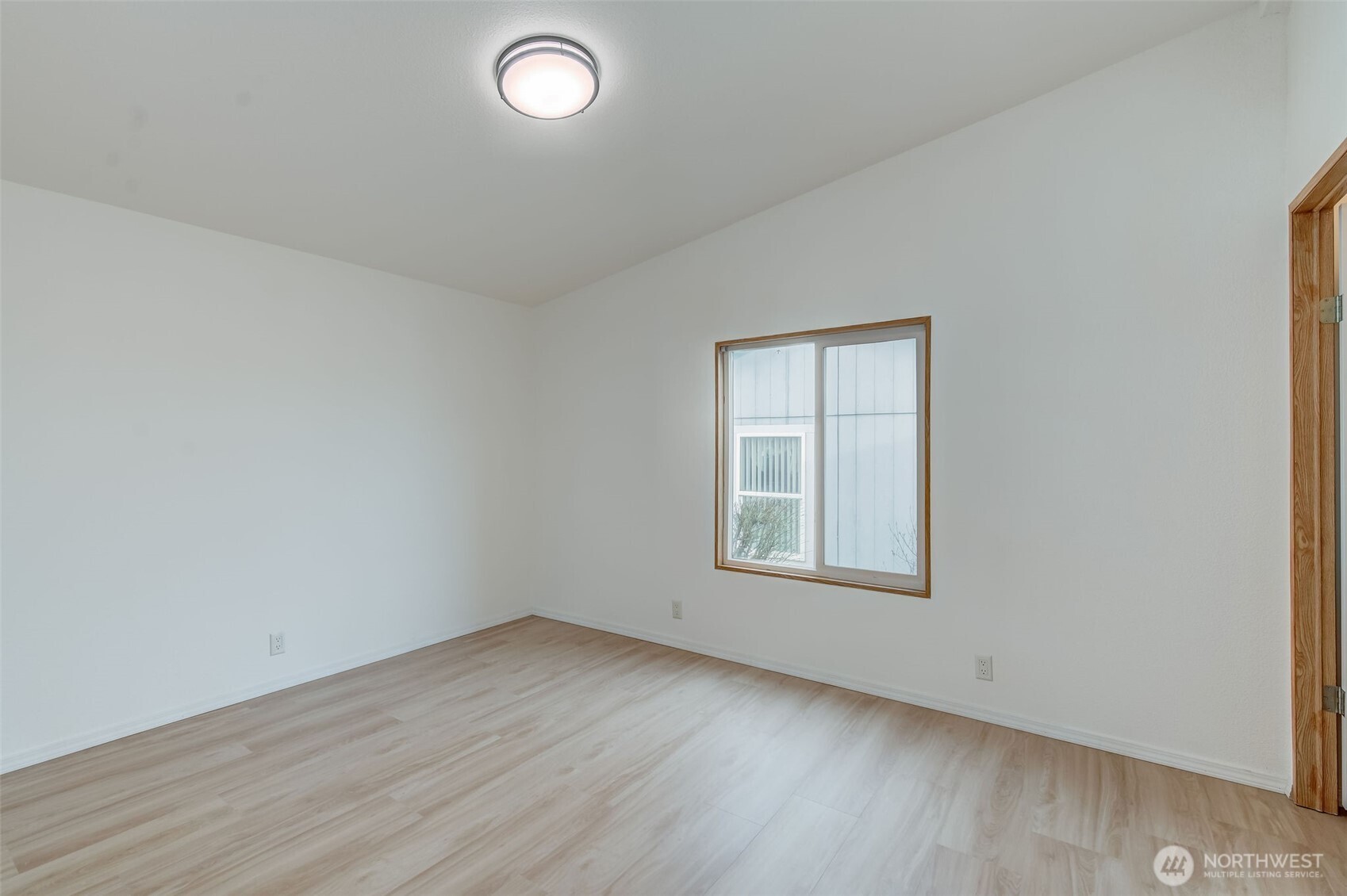 1200 Gallers Street Wenatchee, WA 98801 - Photo 18 of 27 an empty room with wooden floor and windows