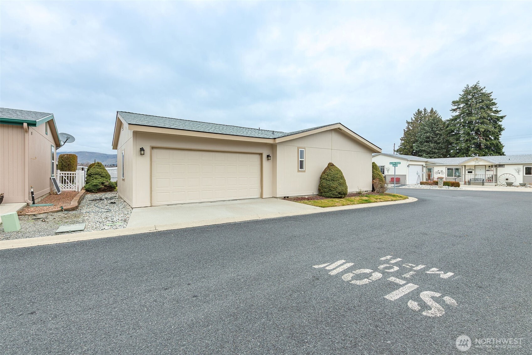 1200 Gallers Street Wenatchee, WA 98801 - Photo 24 of 27 a view of back yard of the house
