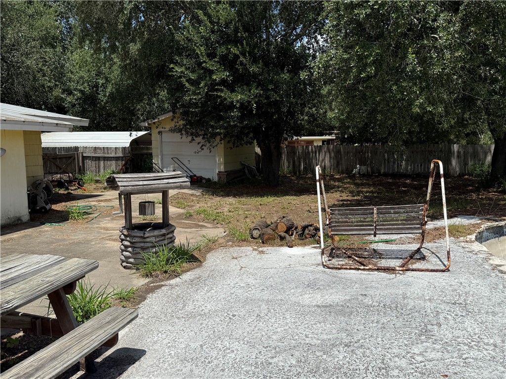 612 Taylor Falfurrias, TX 78355 - Photo 4 of 7