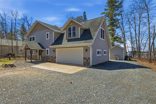 $569,900 | W8895 North Lake Road, Greenwood, WI 54437