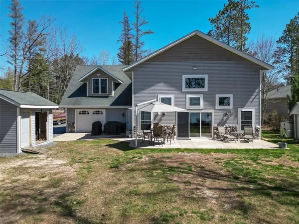 $569,900 | W8895 North Lake Road, Greenwood, WI 54437