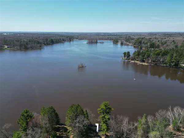$569,900 | W8895 North Lake Road, Greenwood, WI 54437