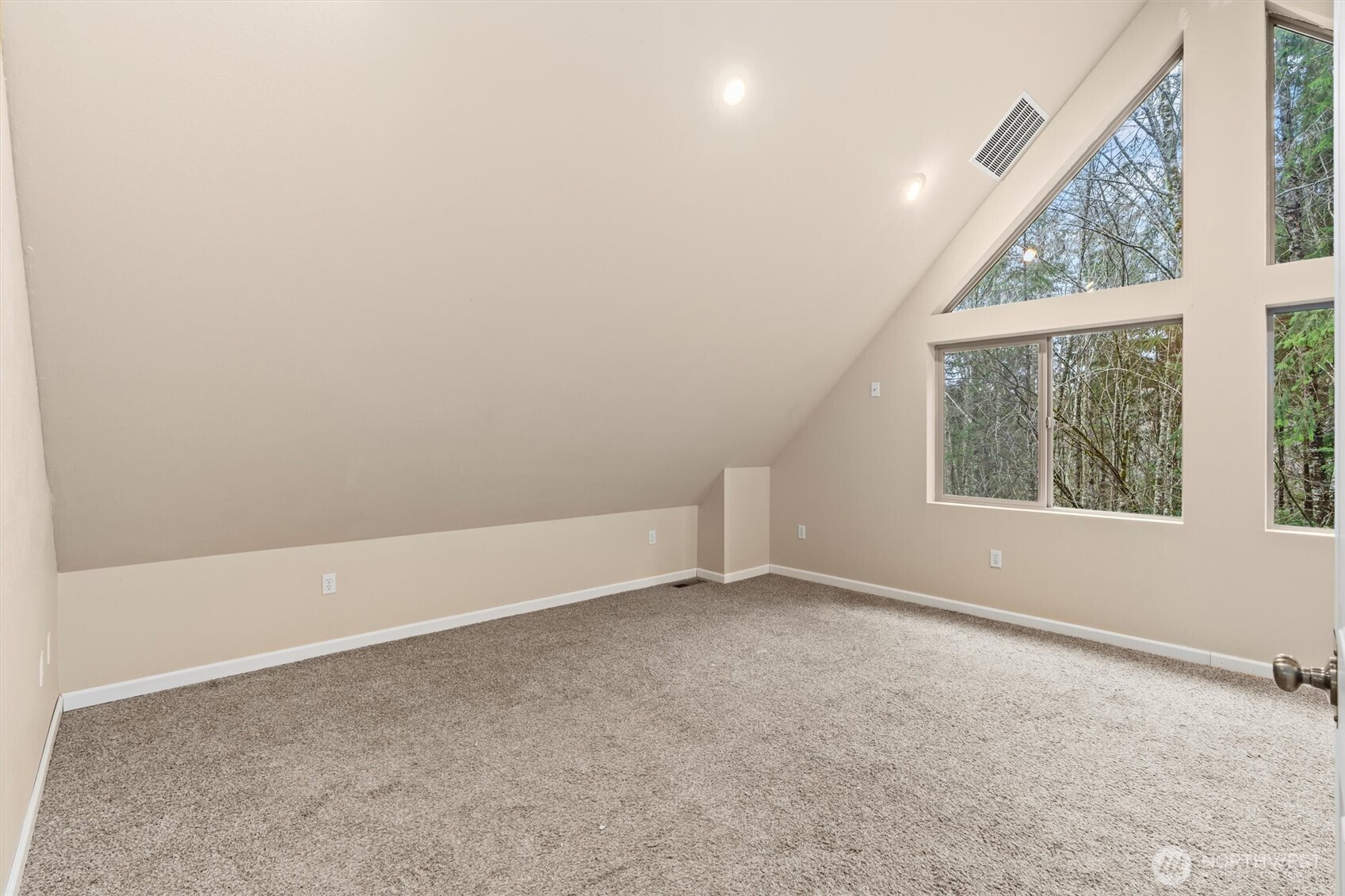 120 West Prairie Loop Road Elma, WA 98541 - Photo 25 of 40 an empty room with a window