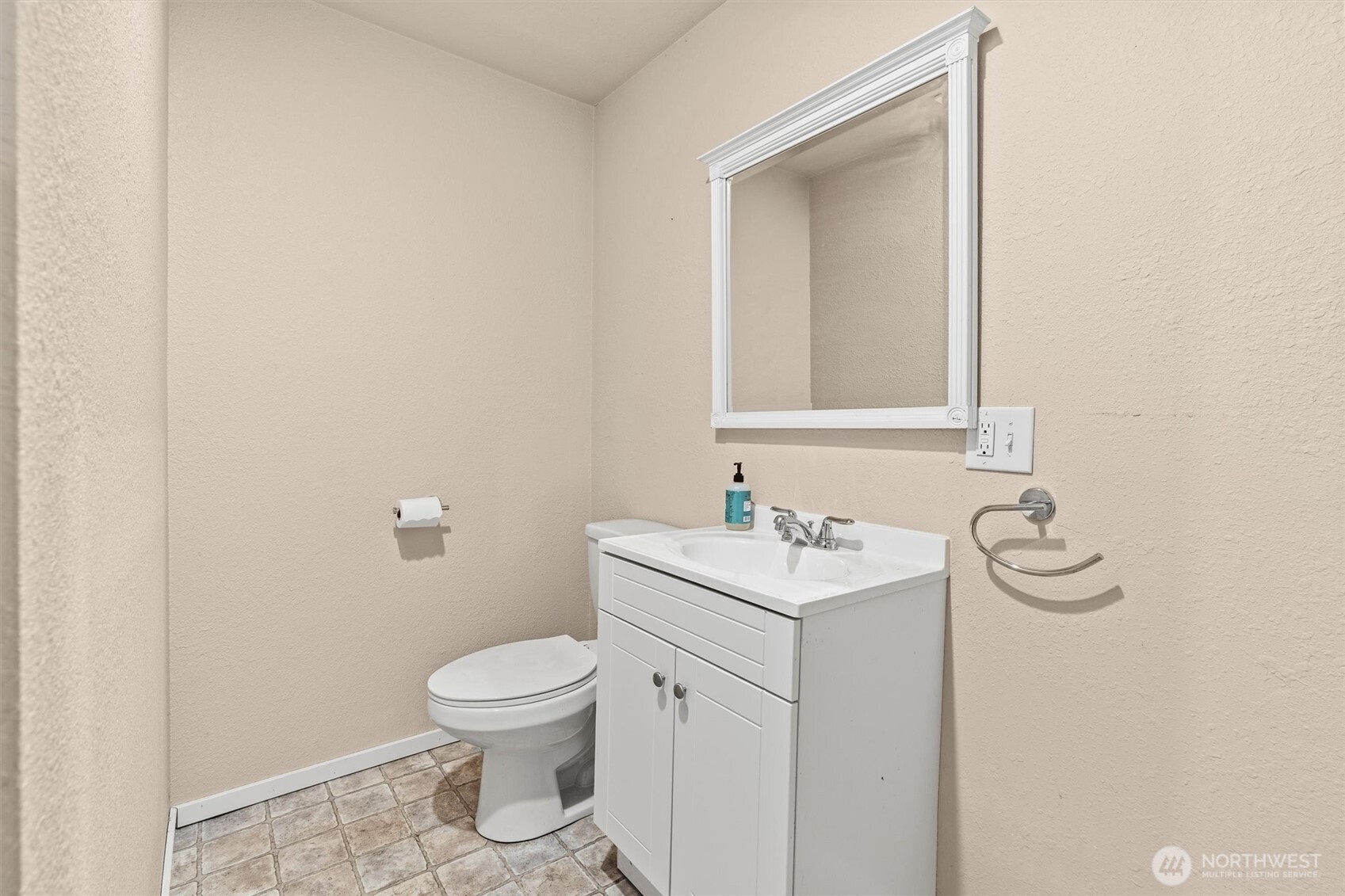 120 West Prairie Loop Road Elma, WA 98541 - Photo 32 of 40 a bathroom with a toilet a sink and mirror