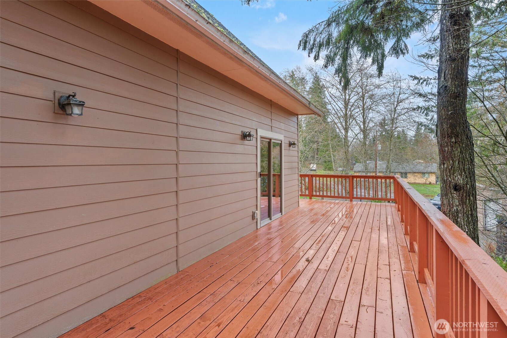 120 West Prairie Loop Road Elma, WA 98541 - Photo 9 of 40 a view of wooden balcony and wooden floor