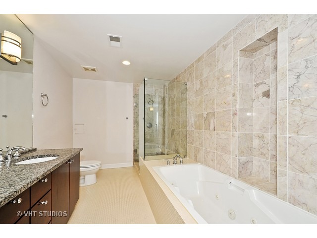 353 West Chicago Avenue, Unit 4E Chicago, IL 60654 - Photo 16 of 25
