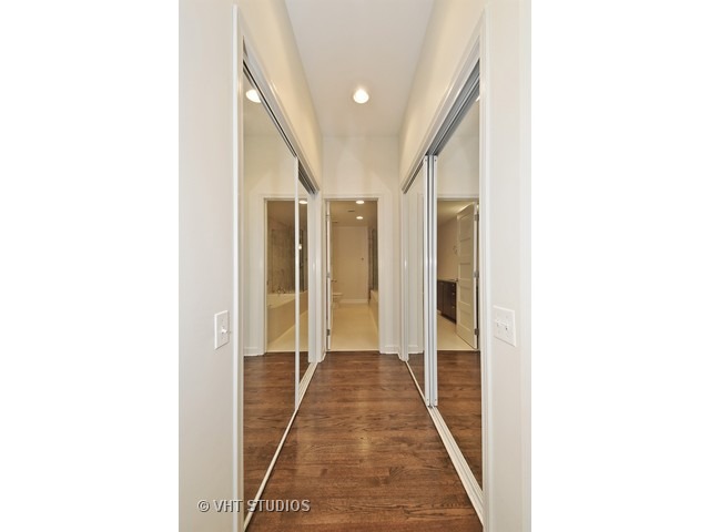 353 West Chicago Avenue, Unit 4E Chicago, IL 60654 - Photo 17 of 25