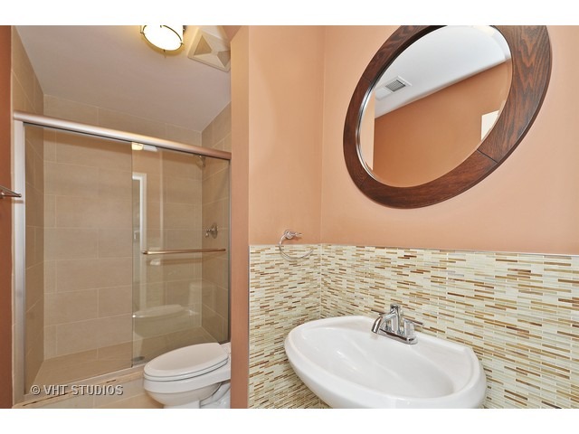 353 West Chicago Avenue, Unit 4E Chicago, IL 60654 - Photo 19 of 25