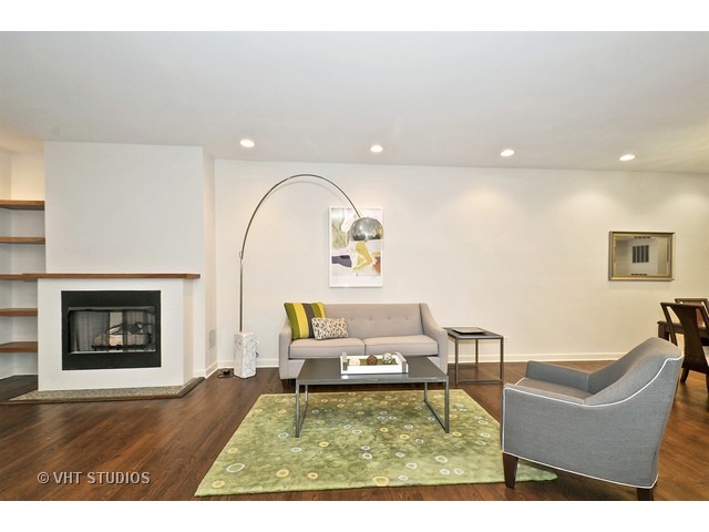 353 West Chicago Avenue, Unit 4E Chicago, IL 60654 - Photo 3 of 25