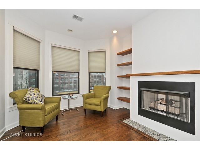 353 West Chicago Avenue, Unit 4E Chicago, IL 60654 - Photo 5 of 25