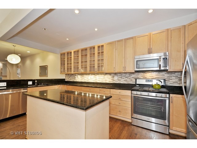 353 West Chicago Avenue, Unit 4E Chicago, IL 60654 - Photo 7 of 25