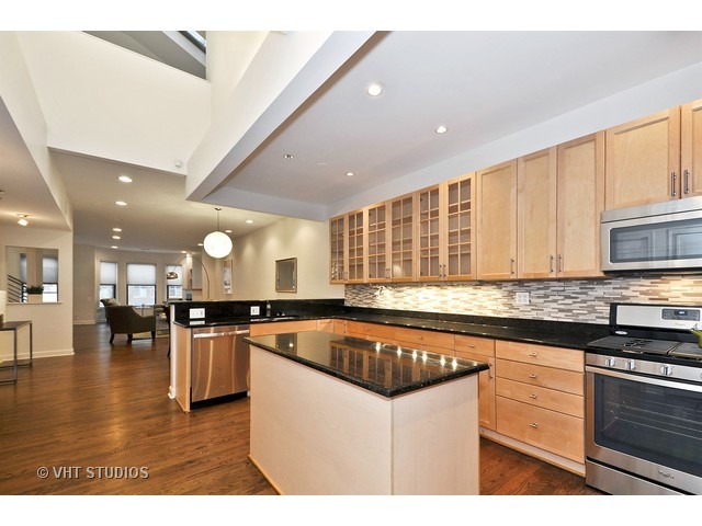 353 West Chicago Avenue, Unit 4E Chicago, IL 60654 - Photo 9 of 25
