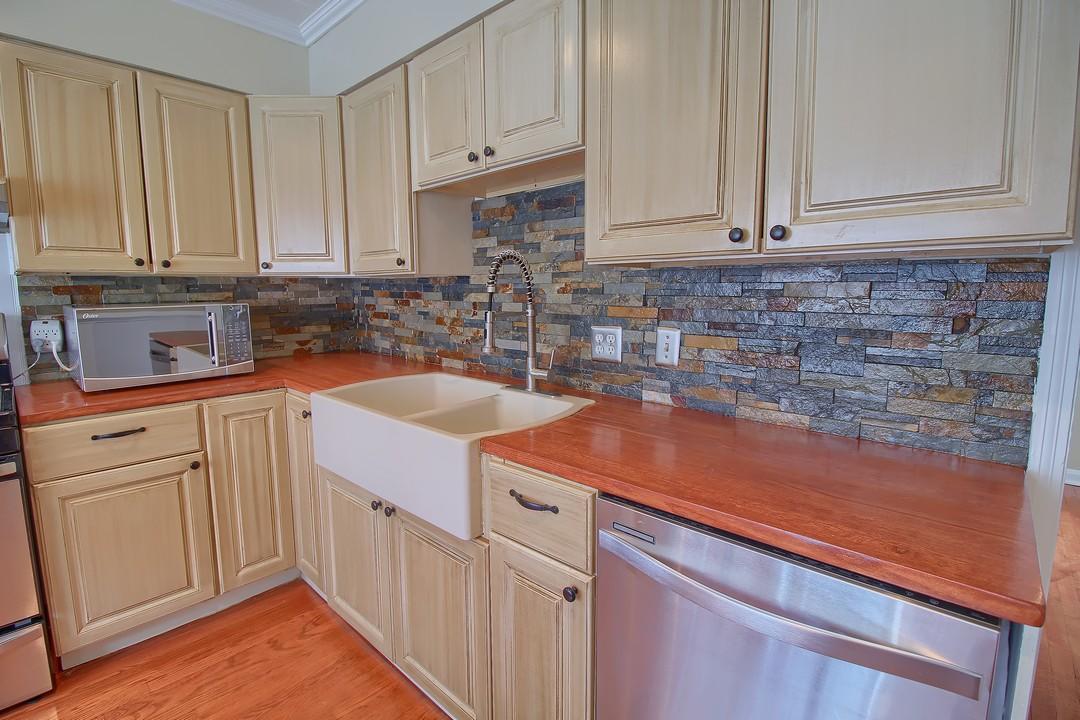 942 Kenwick Road Columbus, OH 43209 - Photo 5 of 27 Kitchen 3