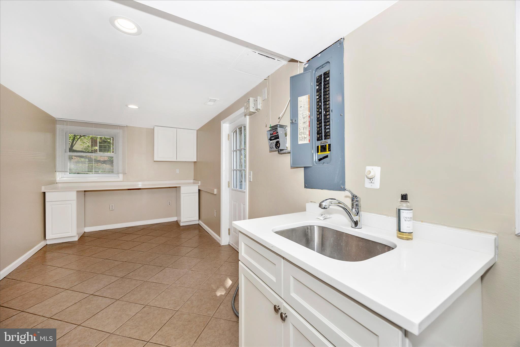 11713 Wayneridge Street Fulton, MD 20759 - Photo 39 of 52 Laundry Room