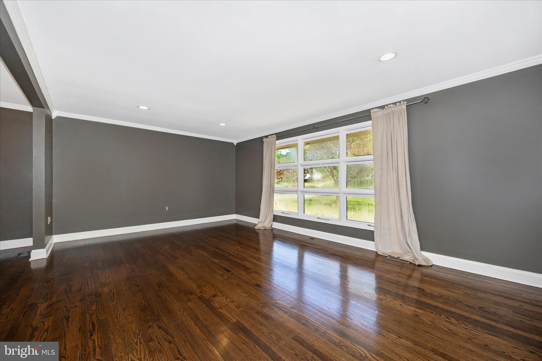 11713 Wayneridge Street Fulton, MD 20759 - Photo 4 of 52 Living Room