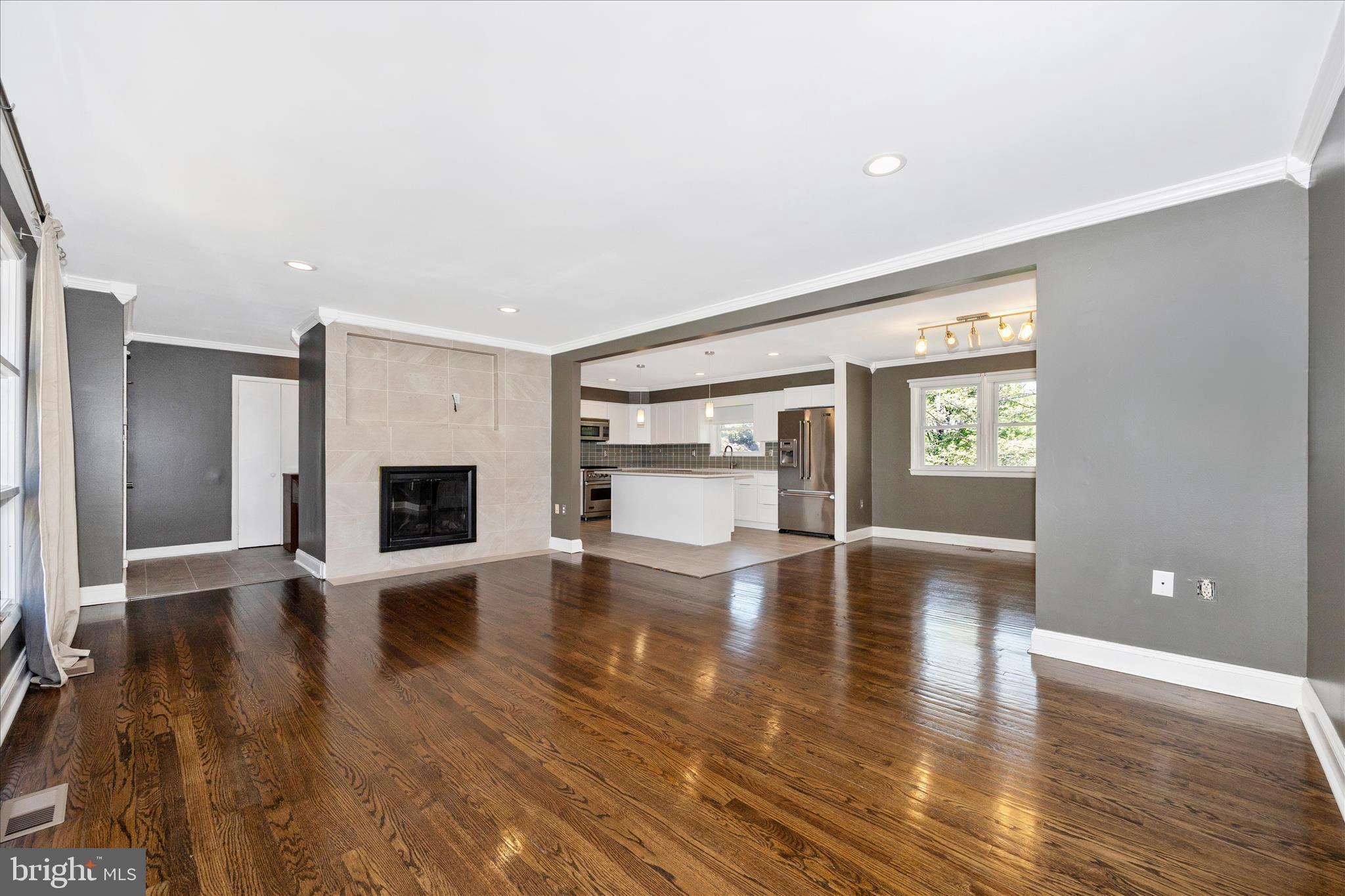 11713 Wayneridge Street Fulton, MD 20759 - Photo 8 of 52 Living Room