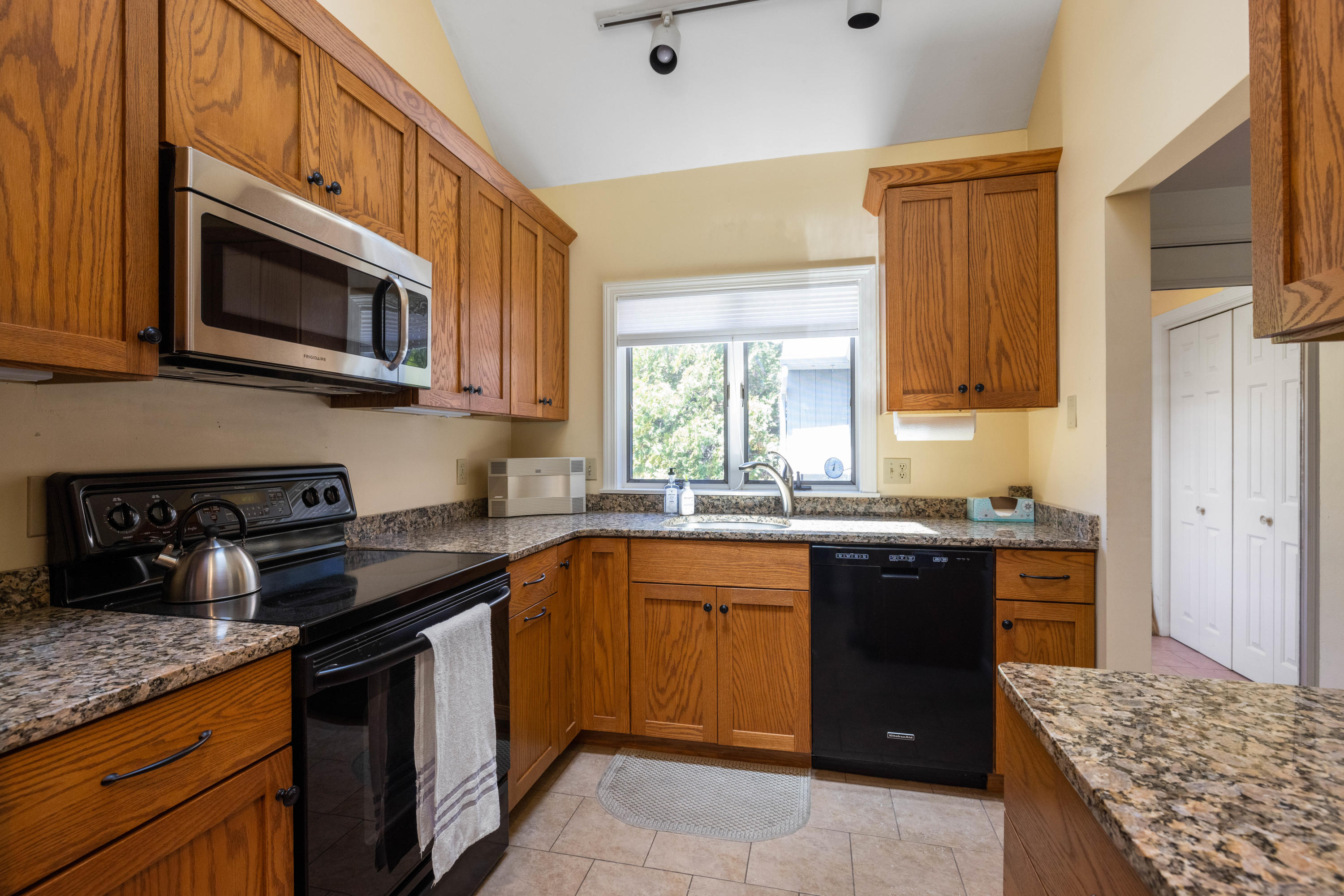 2 Wonderbrook Drive, Unit 2 Kennebunk, ME 04043 - Photo 8 of 33 Kitchen