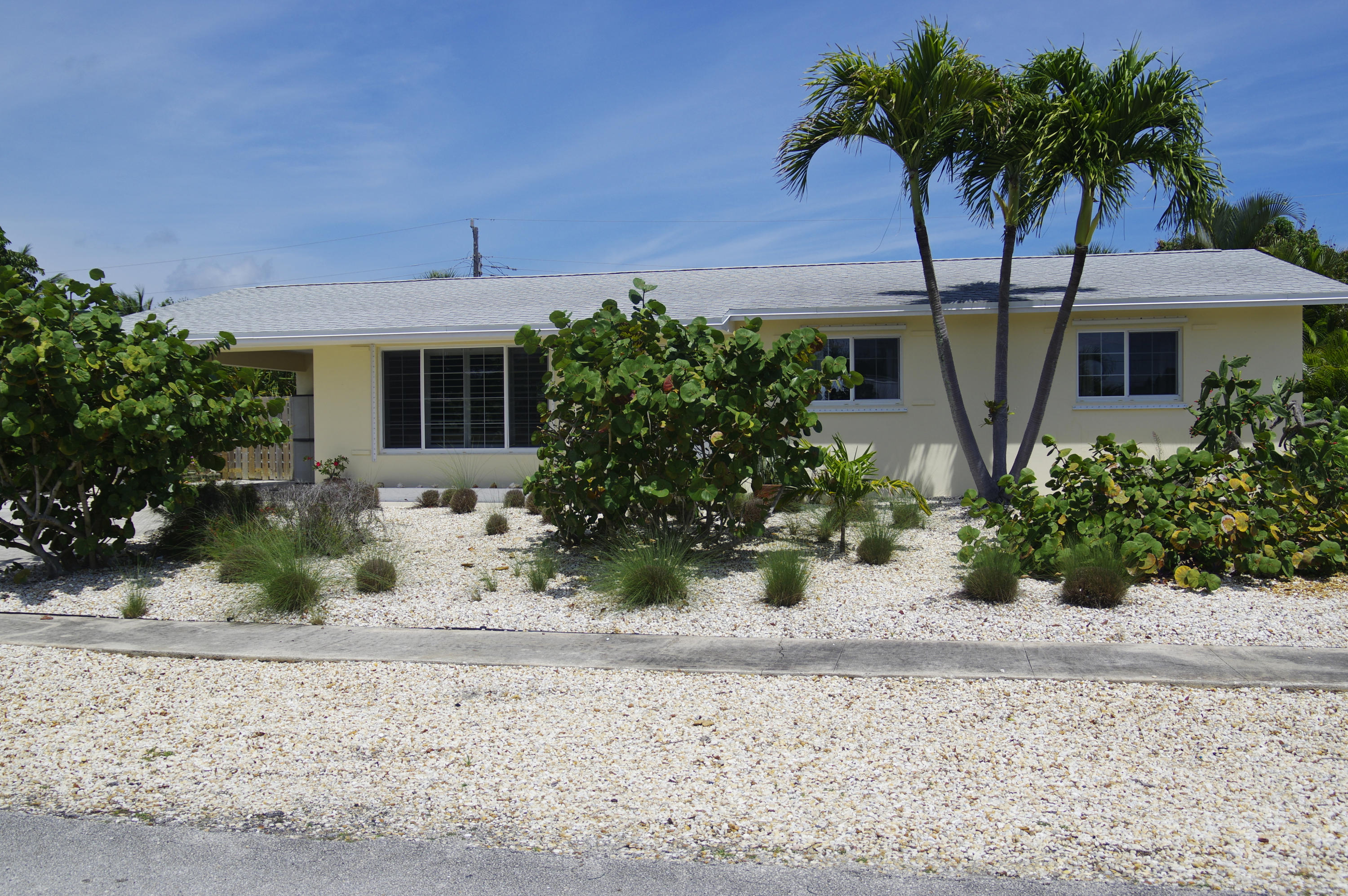 34 Ridgewood Circle Tequesta, FL 33469 - Photo 1 of 26 Front