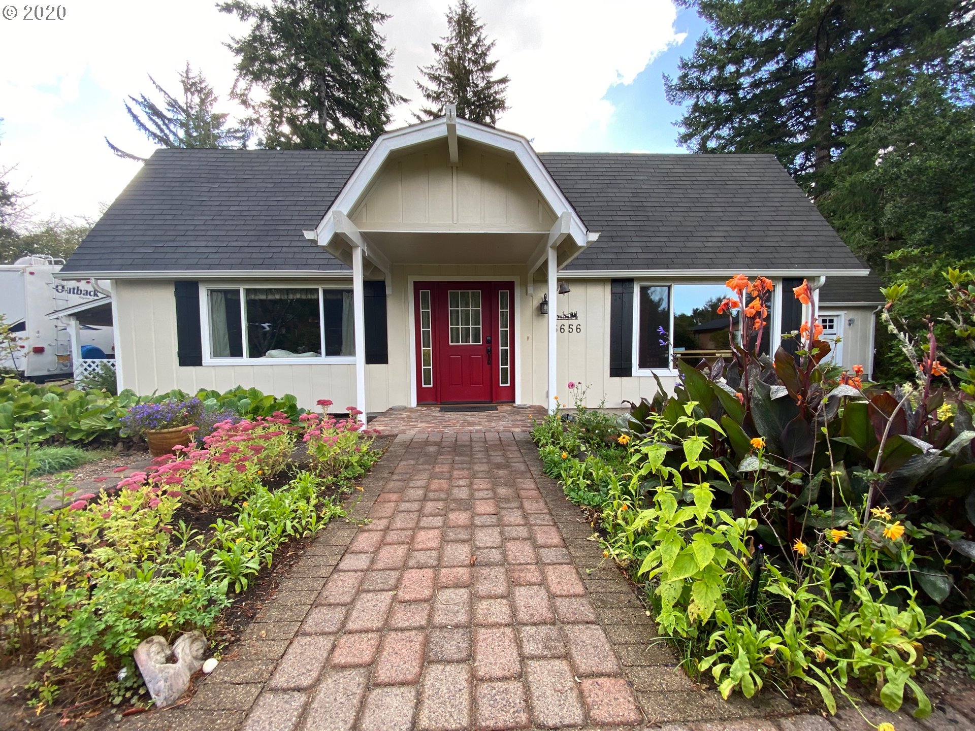 5656 Otter Way Florence, OR 97439 - Photo 1 of 28 Gallery Image 1