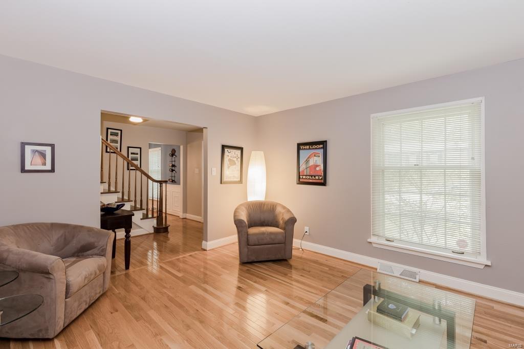 353 Ridgemeadow Drive Chesterfield, MO 63017 - Photo 4 of 29 Gallery Image 4