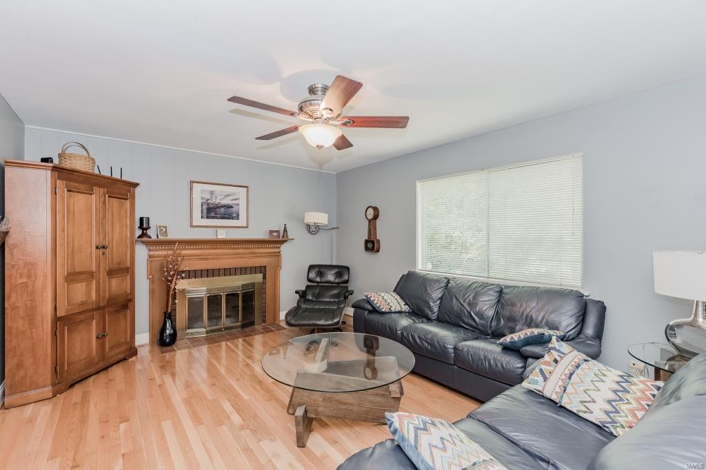 353 Ridgemeadow Drive Chesterfield, MO 63017 - Photo 6 of 29 Gallery Image 6