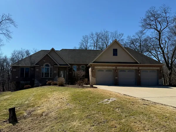 $638,000 | 1913 West Leopard Drive, Dixon, IL 61021