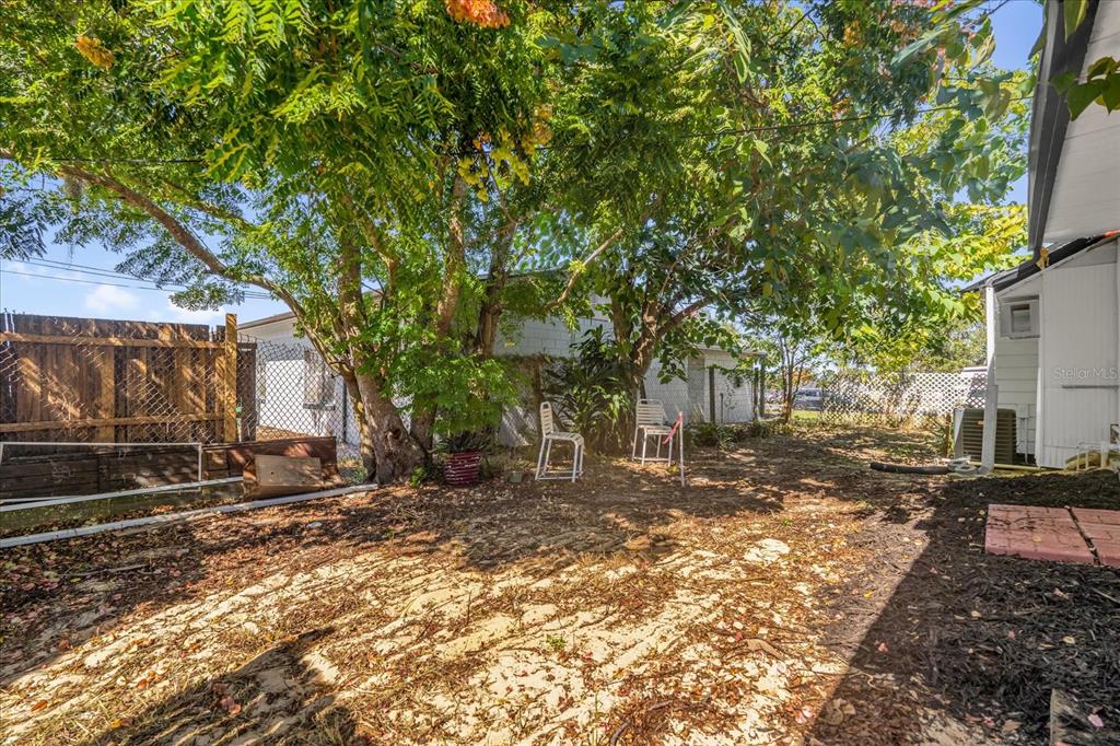 312 East Main Street Dundee, FL 33838 - Photo 25 of 27 a backyard of a house with lots of green space