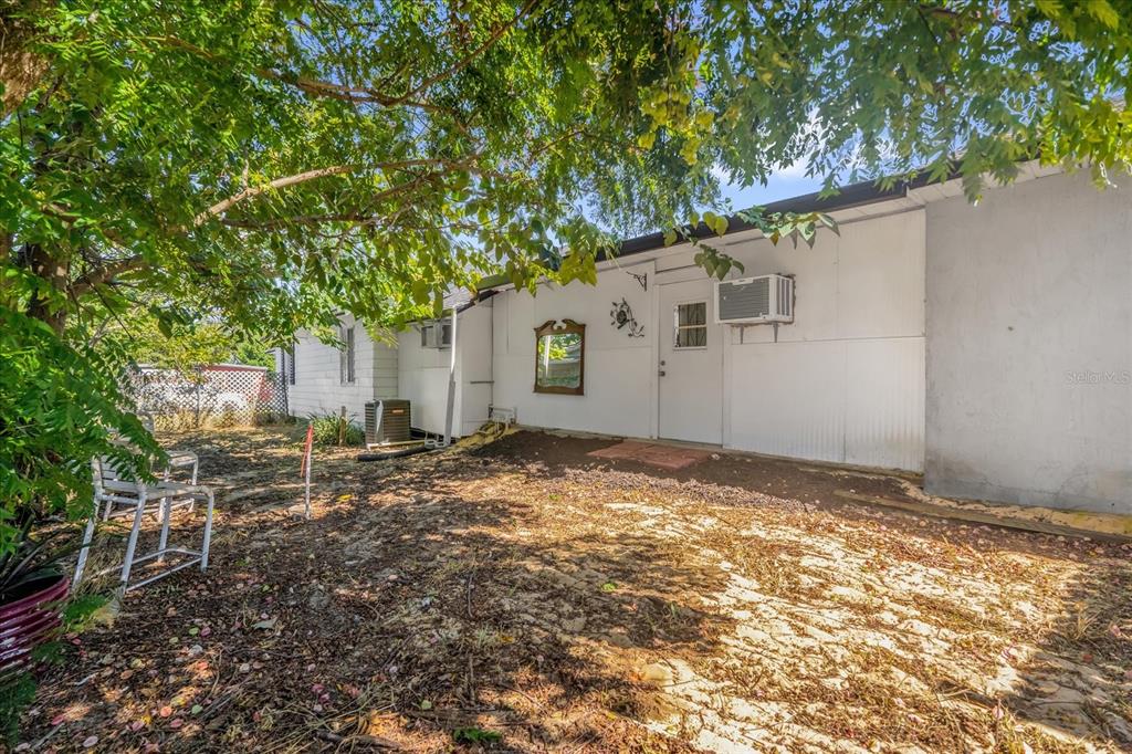 312 East Main Street Dundee, FL 33838 - Photo 26 of 27 a view of a house with a tree