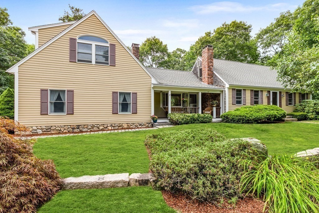 512 County Road Marion, MA 02738 - Photo 4 of 34 a front view of a house with a yard