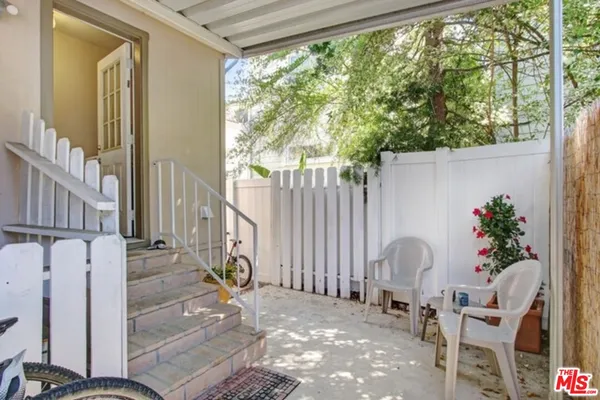 $4,500 | 196 Cherokee, Topanga, CA 90290