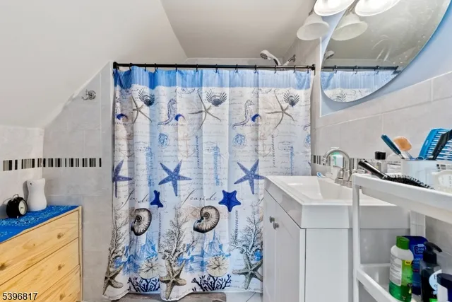 $1,800 | 76 Lafayette Avenue, Unit 3, Passaic, NJ 07055