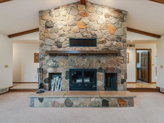 $769,000 | 55 County Rd Jj, River Falls, WI 54022