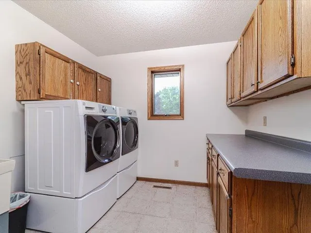 $769,000 | 55 County Rd Jj, River Falls, WI 54022