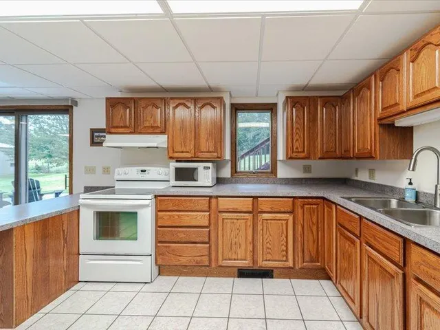 $769,000 | 55 County Rd Jj, River Falls, WI 54022