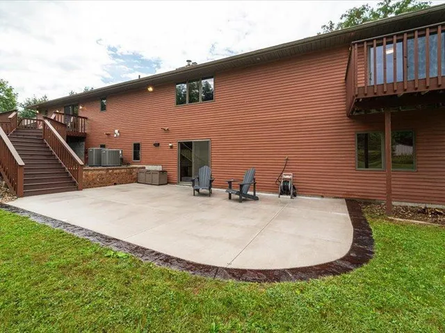 $769,000 | 55 County Rd Jj, River Falls, WI 54022